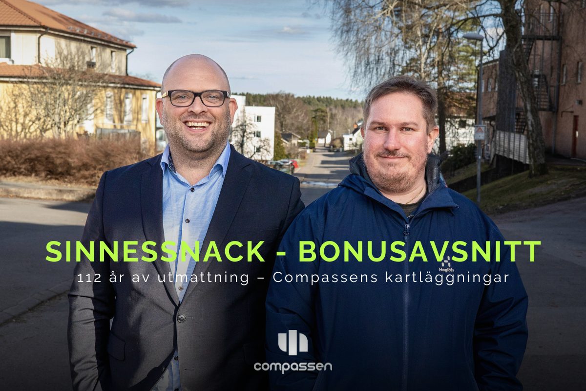 Anders Abelsson och Magnus Lindén från Compassen står utomhus i samband med bonusavsnittet av Sinnessnack om Compassens kartläggning av barns och familjers psykiska hälsa.